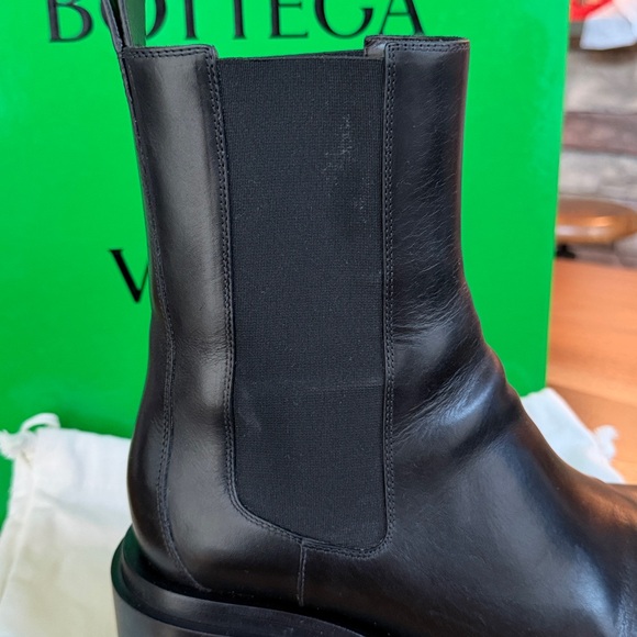 Authentic Bottega Veneta Black Leather Lug Chelsea Boots - Picture 10 of 16